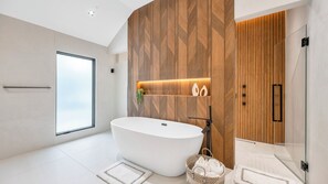 Shower, hair dryer, towels - Resort-Style Southampton Estate Steps from Shinnecock Hills Golf Club (Southampton)