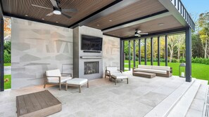Terrace/patio - Resort-Style Southampton Estate Steps from Shinnecock Hills Golf Club (Southampton)