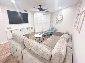 Smart TV - 2-bedroom condo in terrific Wildwood Crest with Private Diamond Beach Access (Wildwood Crest)