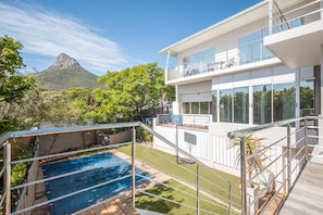 Property grounds - JGM Property rental- Camps Bay- Luxurious 6-Bedroom Villa - JGM Property rental (Cape Town)