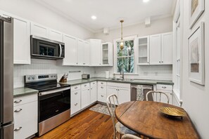 Microwave, oven, stovetop, dishwasher - The Velvet Magnolia House- Historic 3-bedroom apartment in charming Charleston (Charleston)