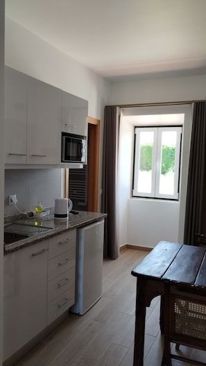 Double or Twin Room, Patio, Courtyard View | Blackout drapes, iron/ironing board, rollaway beds, free WiFi - Quinta do Oratório Agroturismo (Óbidos)