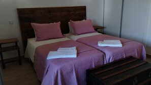 Double or Twin Room, Patio, Courtyard View | Langsir/tirai gelap terus, seterika/papan seterika 