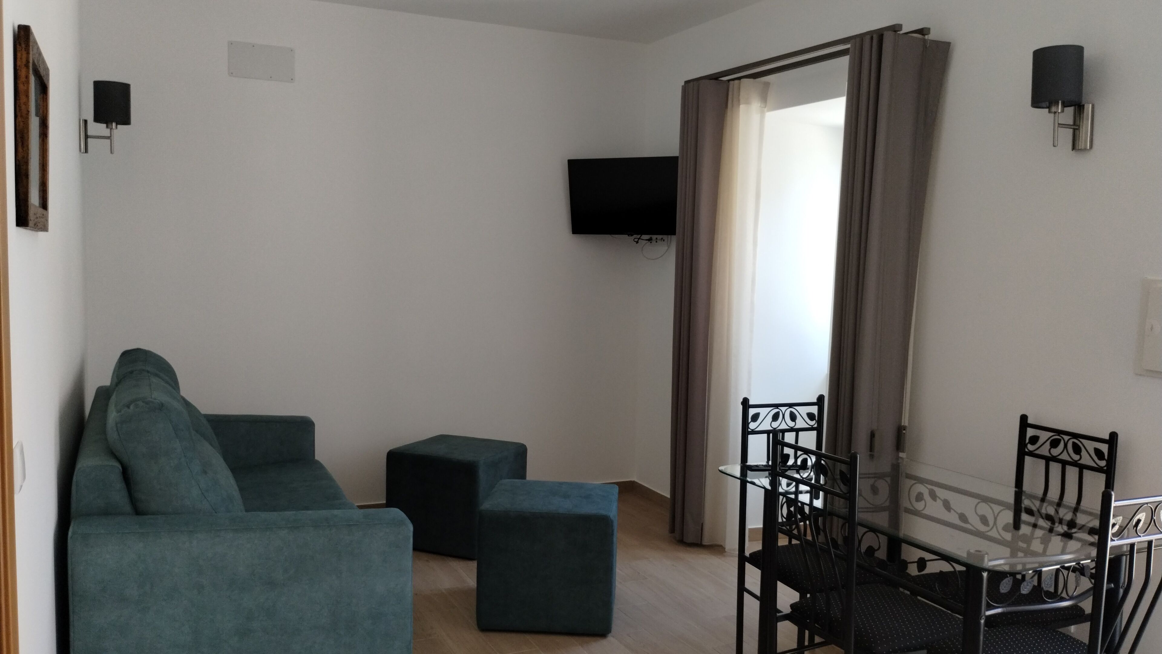 Familiestudio, aircondition, bakgårdsutsikt | Blendingsgardiner, strykejern/-brett og ekstrasenger (mot et tillegg)