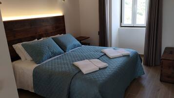 Double Room, Patio, Courtyard View | Blackout curtains, iron/ironing board, rollaway beds, free WiFi