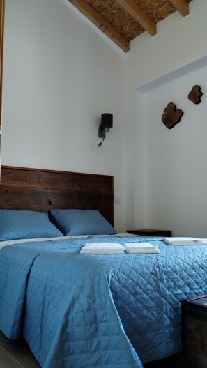 Family Room, Air conditioning, Courtyard View | Blackout drapes, iron/ironing board, rollaway beds, free WiFi - Quinta do Oratório Agroturismo (Óbidos)