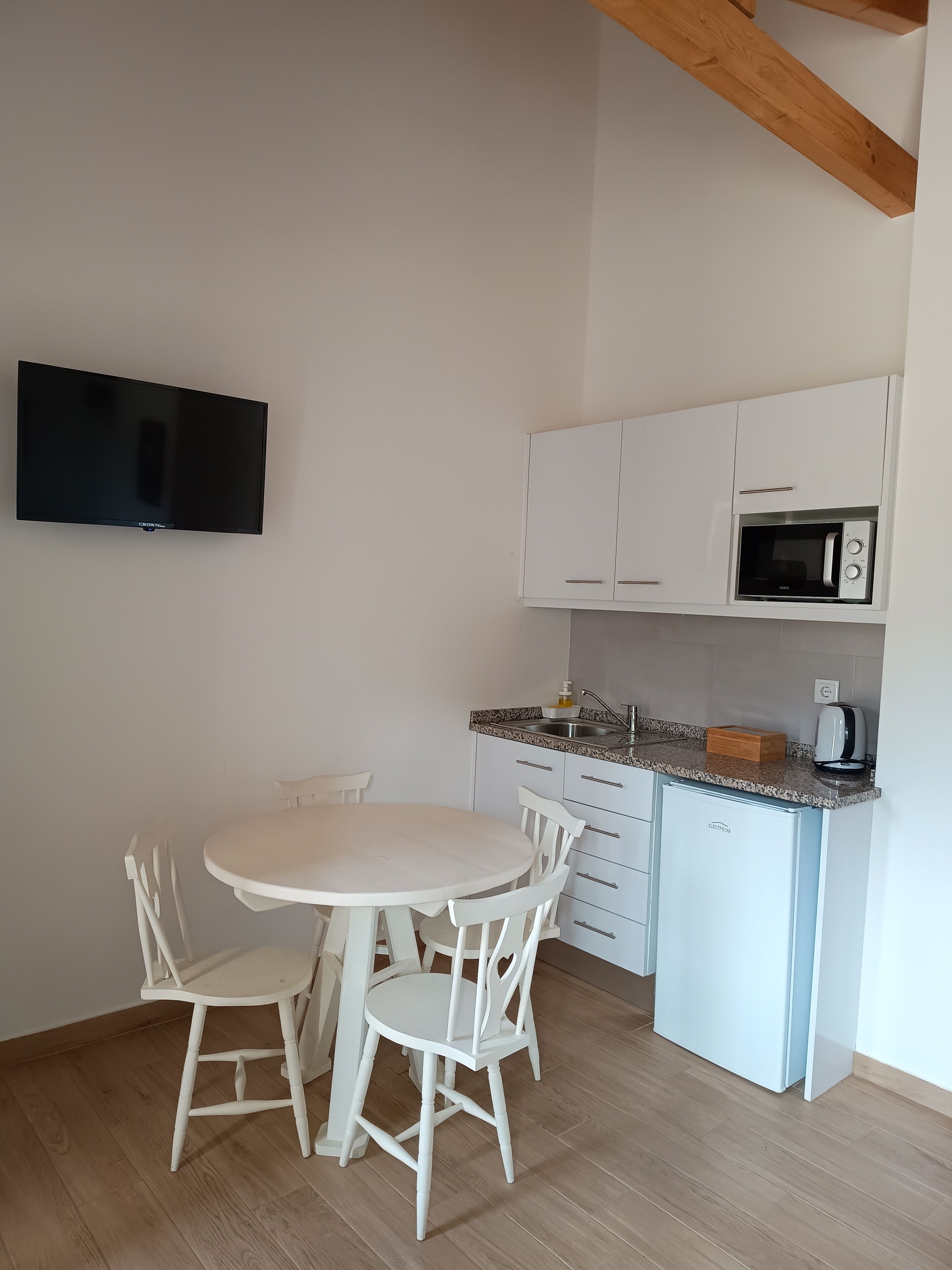 Family Room, Kitchenette, Courtyard View | Blackout drapes, iron/ironing board, rollaway beds, free WiFi