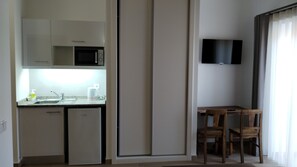 Double or Twin Room, Kitchenette, Courtyard View