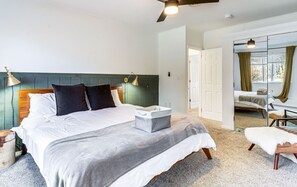 Escriptori, planxa i posts de planxar, wifi i roba de llit 