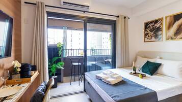 Apartment | Blackout curtains, free WiFi