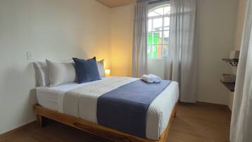 3 slaapkamers, een strijkplank/strijkijzer, wifi, beddengoed