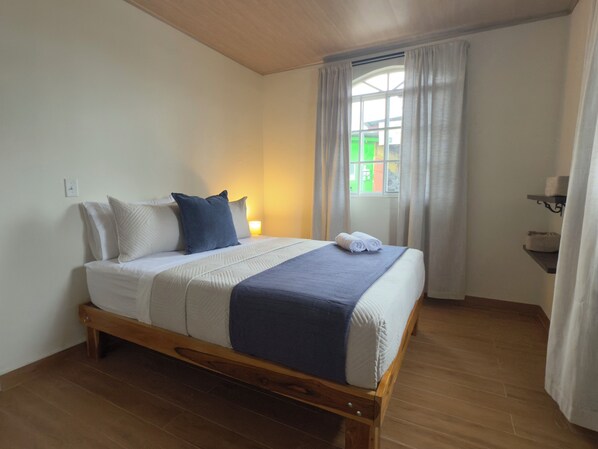 3 slaapkamers, een strijkplank/strijkijzer, wifi, beddengoed