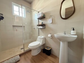 مناشف، صابون، ورق حمّام