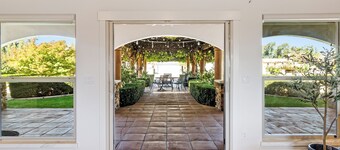 The Vine Estate - Luxury Spanish Hacienda with Pool Hot Tub& Two Primary Suites