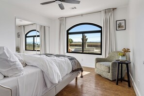 4 chambres, fer et planche à repasser, lit parapluie, Wi-Fi gratuit