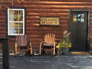 Terrace/patio - Enchanting 2 bedroom Cabin in Slade, KY (Slade)