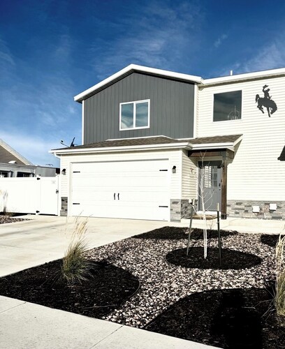 Family Friendly Duplex Near I-80 -  Game Room & Fenced Yard