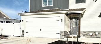 Family Friendly Duplex Near I-80 -  Game Room & Fenced Yard