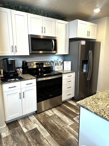 3BR Duplex Game Room, Cozy Charm & Easy I-80 Access