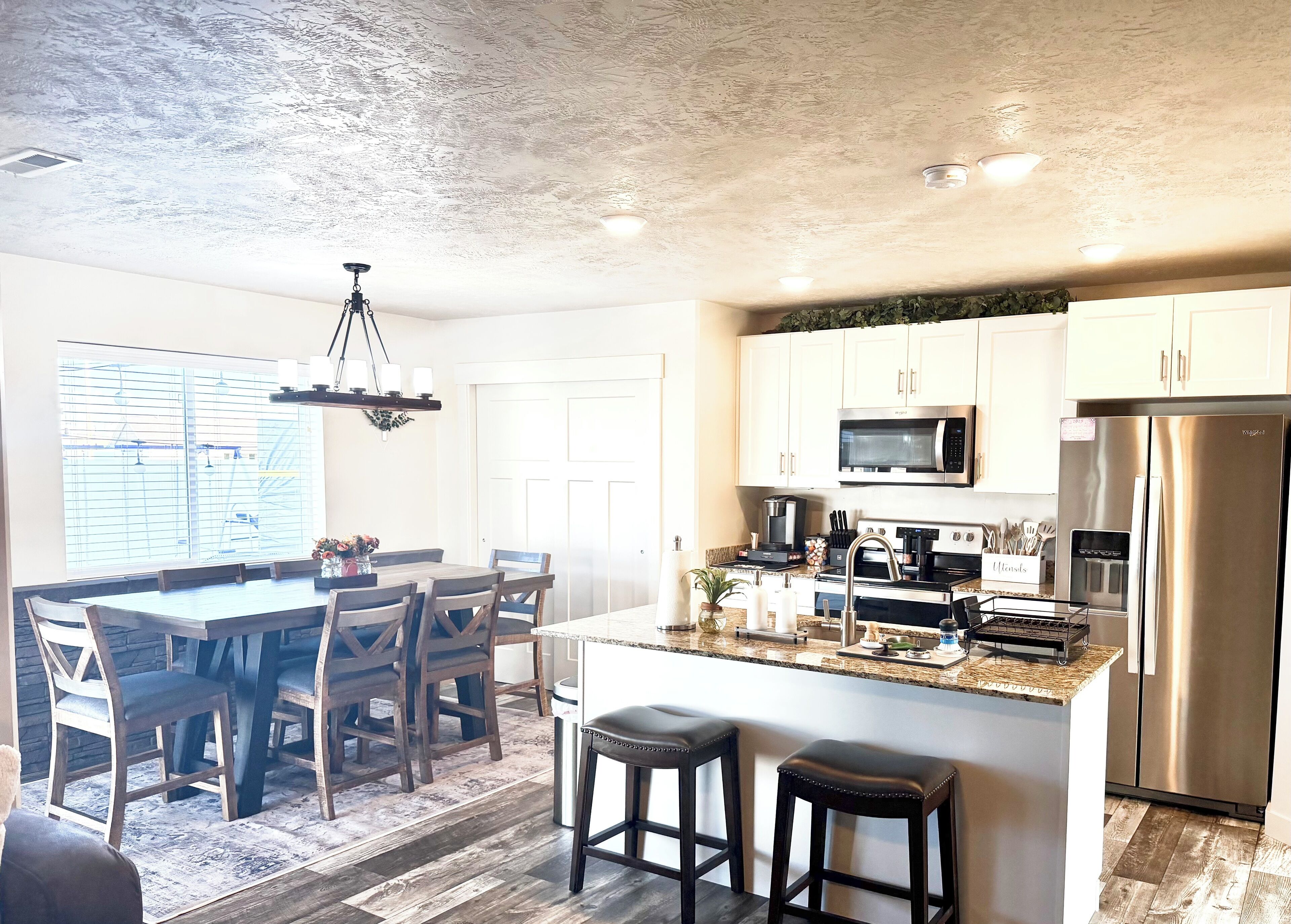 冰箱、微波炉、烤箱、炉灶