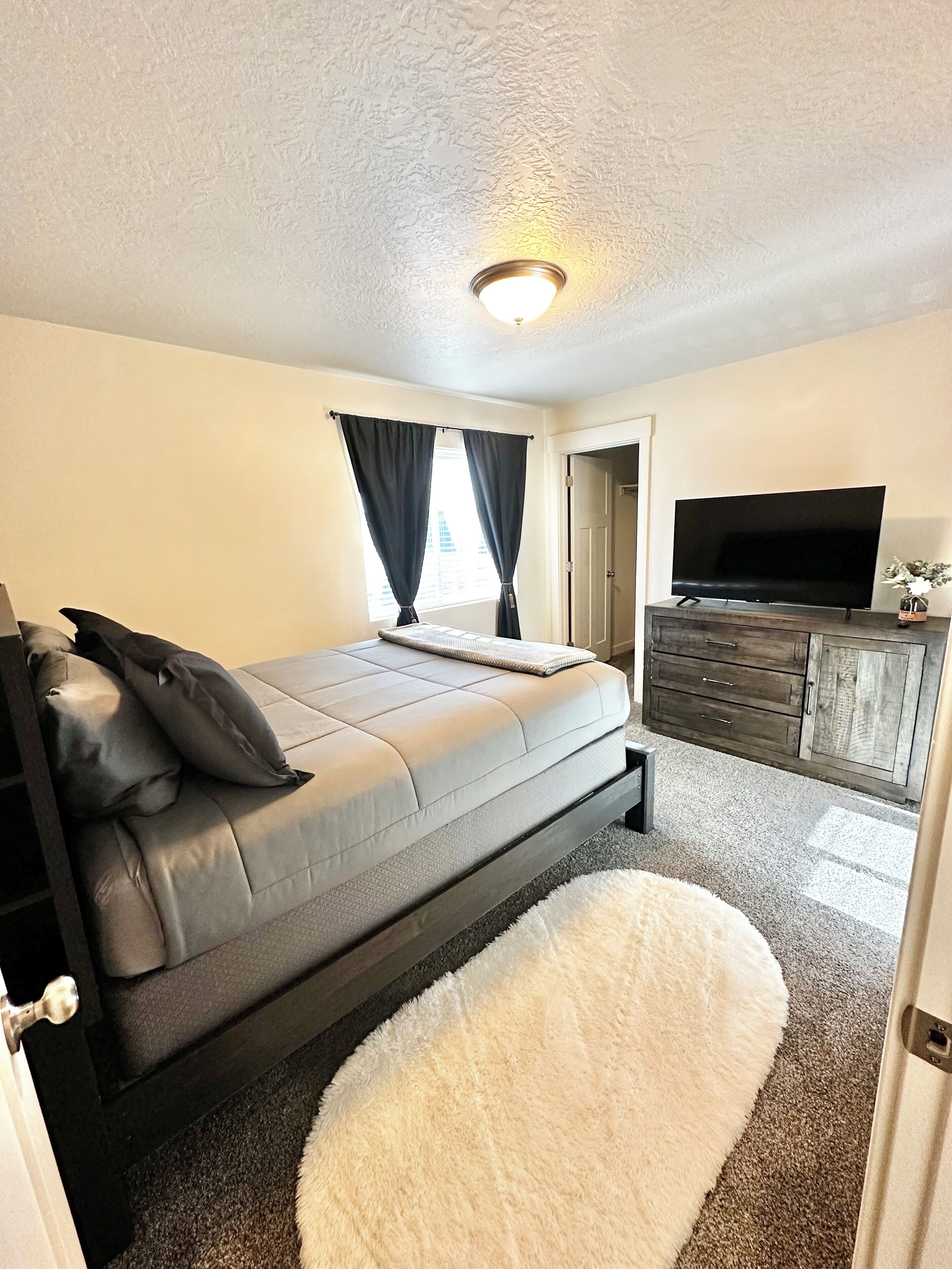 3 soverom, safe på rommet, strykejern/-brett og reiseseng for barn