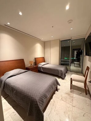 Bügeleisen/Bügelbrett, WLAN, Bettwäsche