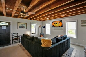 Interior - Raven Feather Retreat : Pet Friendly! (Liberty Township)