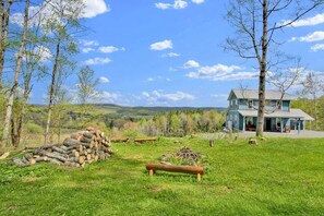 Exterior - Raven Feather Retreat : Pet Friendly! (Liberty Township)