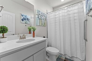 Shower, towels, soap, toilet paper - Luxury 3BR House near Airport in Midland TX (Midland)