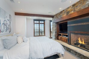 3 bedrooms, Internet - Spacious Luxury 3 BDR Condo w/ Sweeping Views (Telluride)