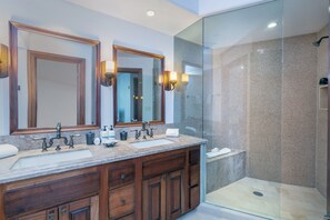 Bathroom - Spacious Luxury 3 BDR Condo w/ Sweeping Views (Telluride)