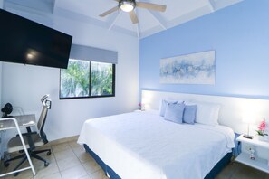 1 bedroom, Internet, bed sheets - Renovated Apartment with High-Speed WiFi & Shared Pool/Spa - Snowbird-Friendly (Playa Potrero)