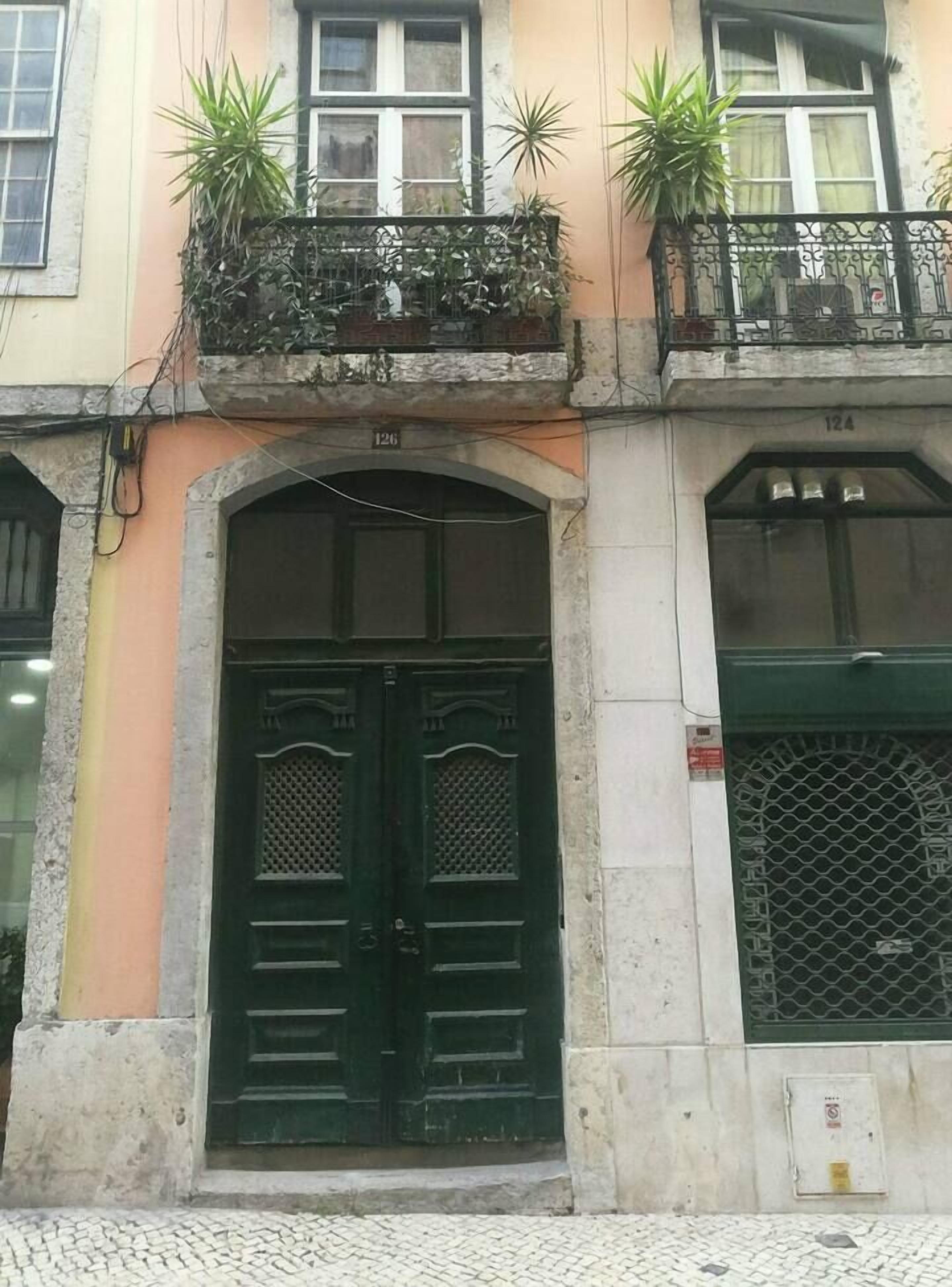 Vista frontal de la propiedad