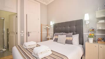 Deluxe-Suite, Balkon, Stadtblick | Minibar, Zimmersafe, schallisolierte Zimmer, Bügeleisen/Bügelbrett