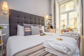 Deluxe Suite, Balcony, City View - B in B Douradores (Lisbon)