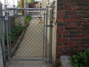 المنطقة المحيطة بالمنشأة