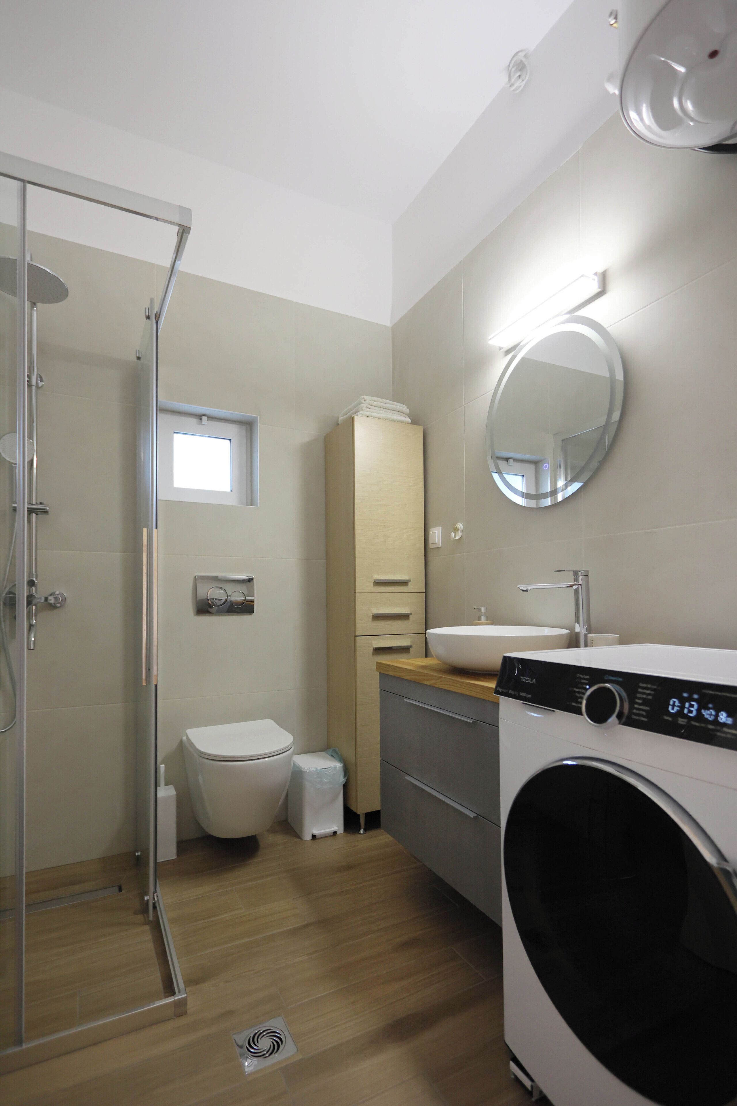 Shower, free toiletries, hair dryer, towels