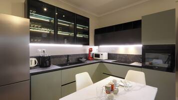 Fridge, stovetop, dishwasher, electric kettle