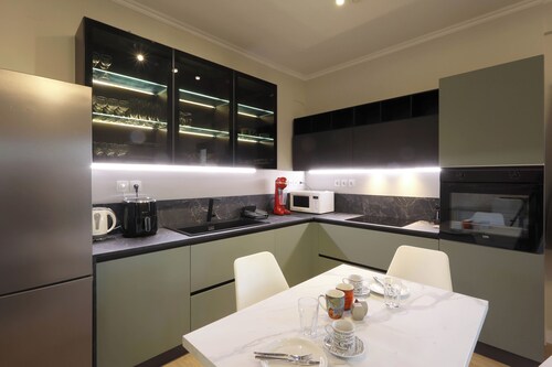 Avlos Luxury Home-NEW! 5 Min to Ctr