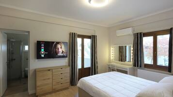 Bureau, fer et planche Ă repasser, accĂšs Internet