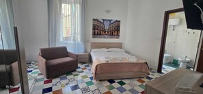 Bügeleisen/Bügelbrett, Internetzugang, Bettwäsche