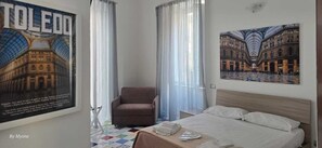 Bügeleisen/Bügelbrett, Internetzugang, Bettwäsche