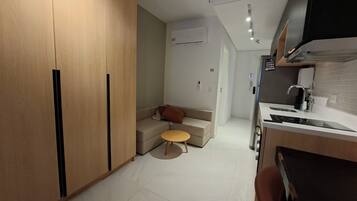 Superior Studio | In-room safe, desk, blackout curtains, free WiFi