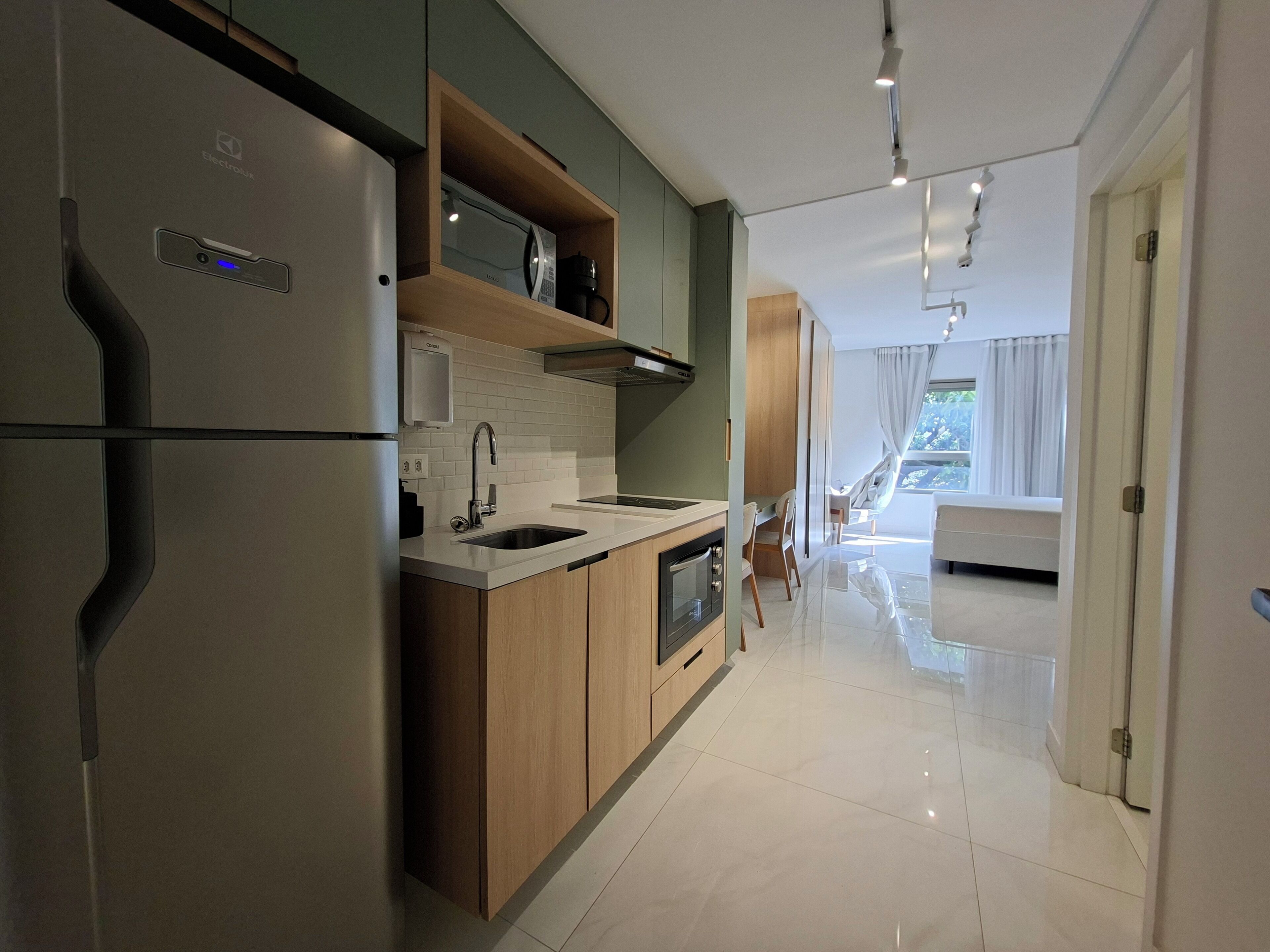 Estúdio premium | Cozinha privada | Geladeira, micro-ondas, fogão, cooktop