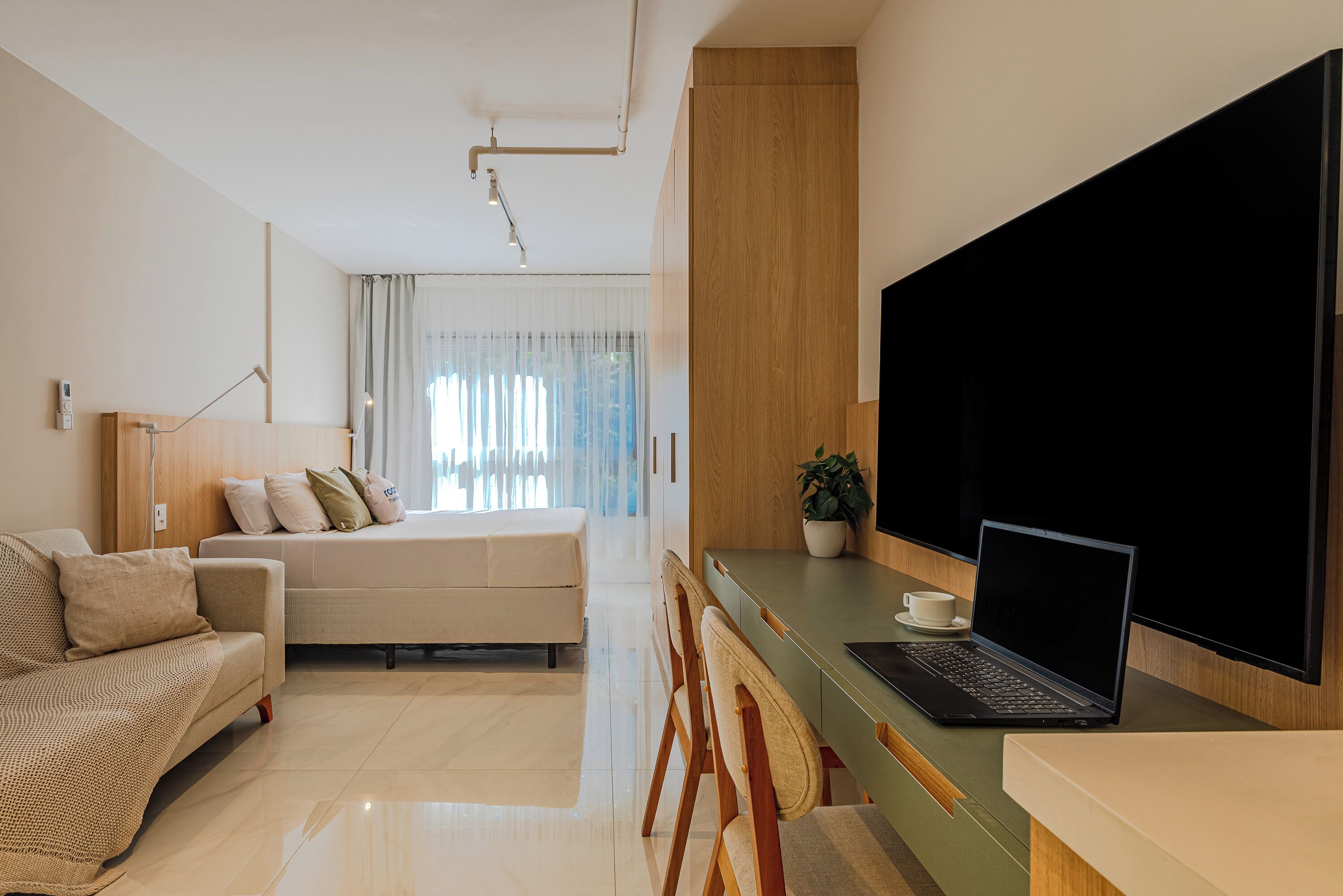 Deluxe Studio | In-room safe, desk, blackout drapes, free WiFi