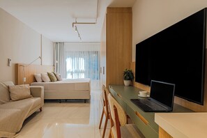 Caja de seguridad en la habitación, escritorio y cortinas blackout 