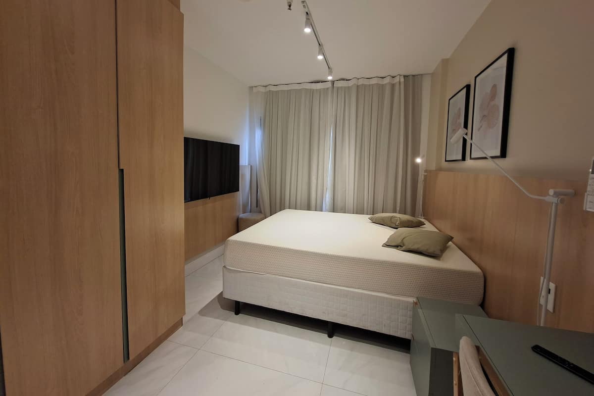 Studio | In-room safe, desk, blackout curtains, free WiFi