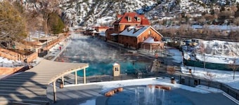 Roaring Fork Retreat Hot Tub Pet-Friendly
