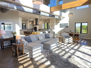 Smart TV - Hillside Heaven- Hangout Gazebo + Casita! (Graham)