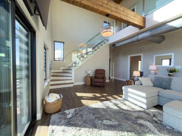 Interior - Hillside Heaven- Hangout Gazebo + Casita! (Graham)